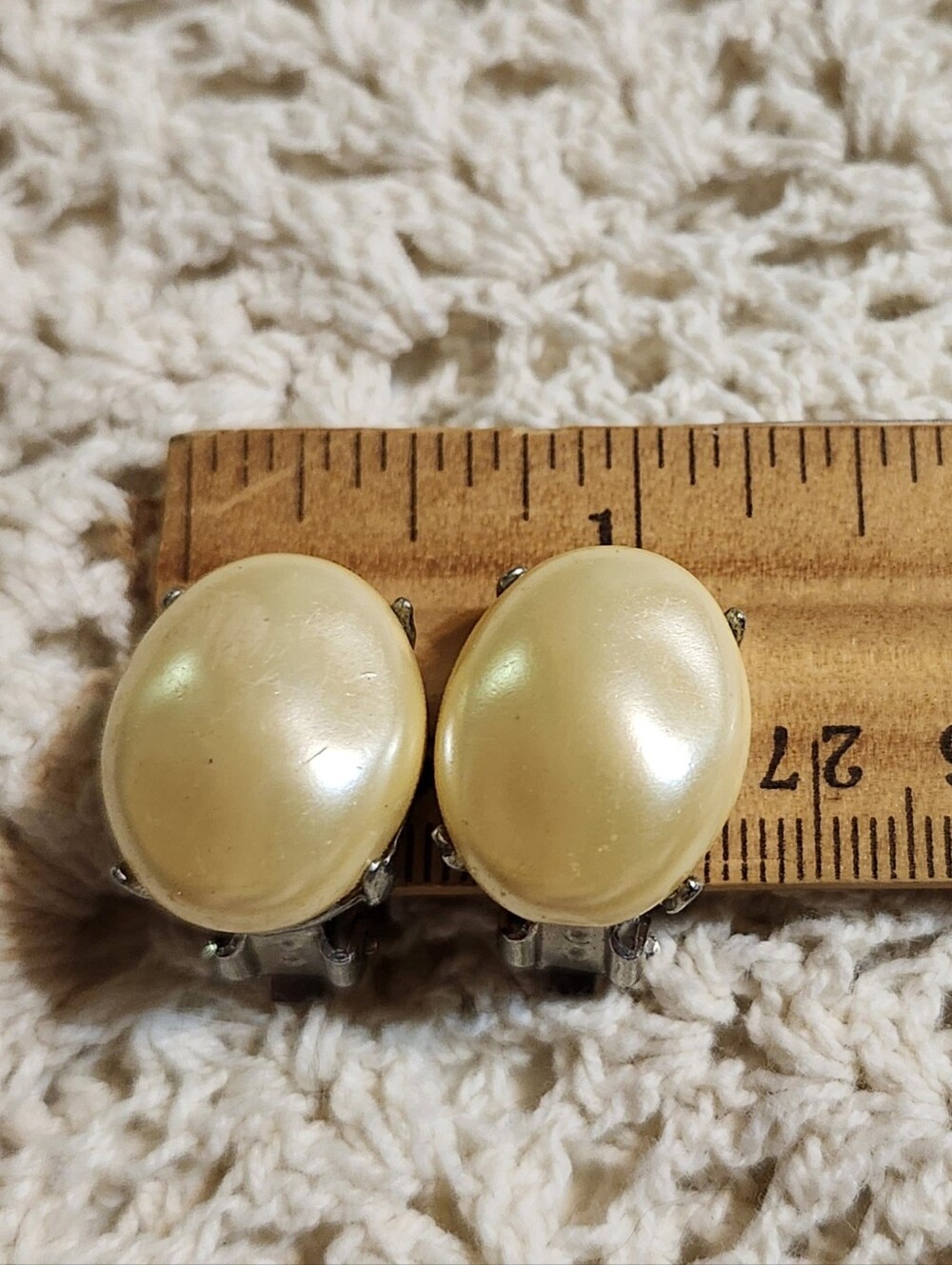Classic Cream Pearl Oval Clip Earrings - Vintage Richeliue